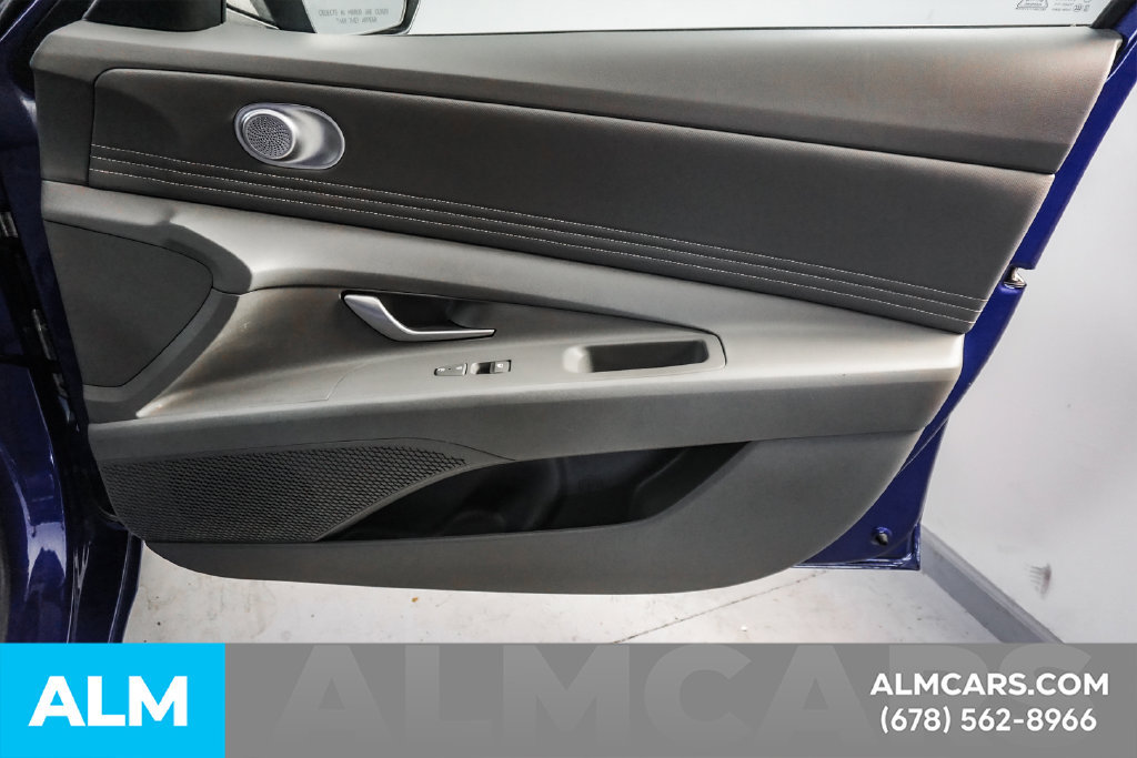 Used 2025 Hyundai Elantra SEL FWD image 37