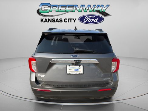 Used 2023 Ford Explorer XLT AWD/4WD image 7