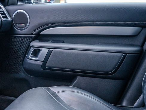 Used 2023 Land Rover Discovery S R-Dynamic image 13