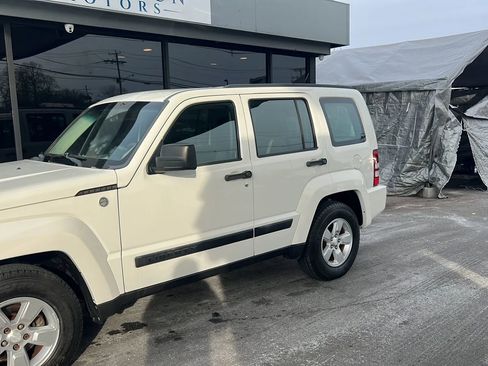 Used 2009 Jeep Liberty Sport image 3