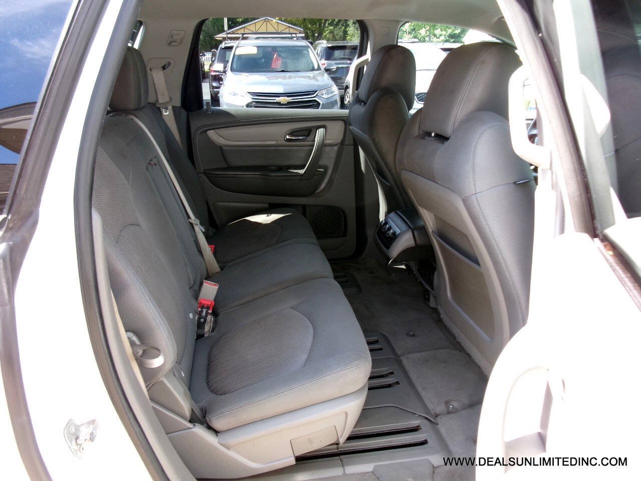 Used 2017 Chevrolet Traverse LS FWD image 19