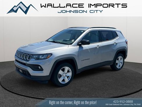 Used 2022 Jeep Compass Latitude w/ Sun and Sound Group AWD/4WD image 2