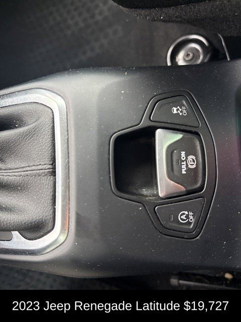 Used 2023 Jeep Renegade Latitude AWD/4WD image 23