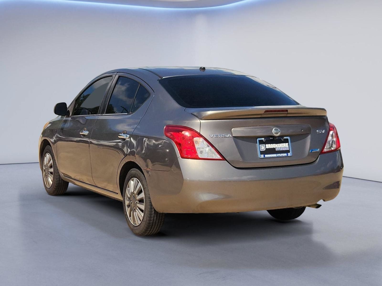 Used 2014 Nissan Versa SV FWD image 8