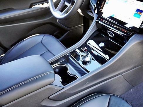 New 2026 Jeep Grand Cherokee Limited w/ Luxury Tech Group II image 13