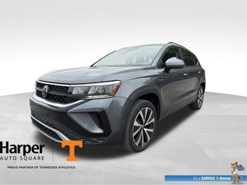 Used 2023 Volkswagen Taos SE w/ Panoramic Sunroof Package FWD image 1