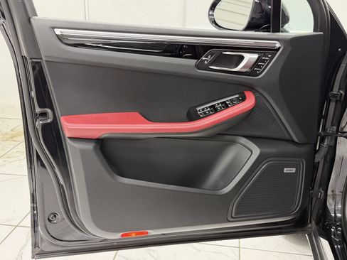 Certified 2023 Porsche Macan S AWD/4WD image 27