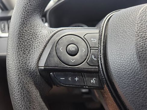 Used 2021 Toyota RAV4 LE FWD image 13