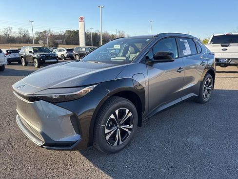 Used 2025 Toyota bZ4X AWD w/ Weather Package image 7