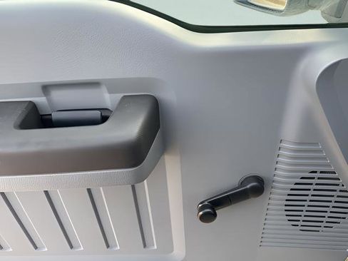 Used 2011 Ford F350 XL w/ Skid Plate Pkg image 8