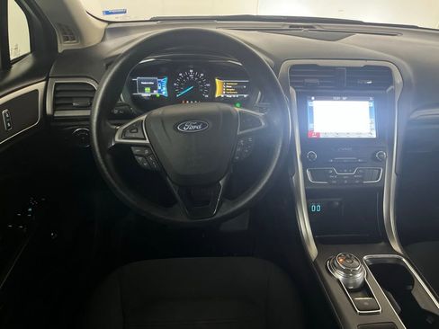 Used 2019 Ford Fusion SE FWD image 31