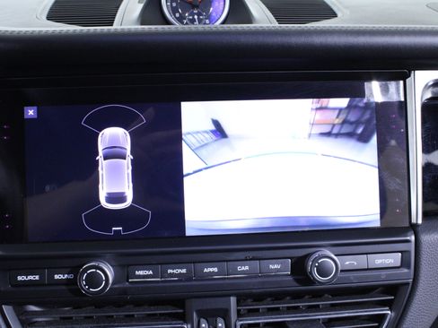 Used 2020 Porsche Macan image 26