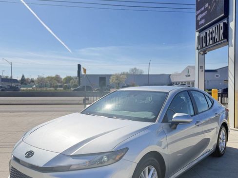 Used 2025 Toyota Camry LE FWD image 3