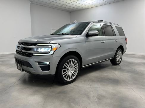 Used 2024 Ford Expedition Limited image 3