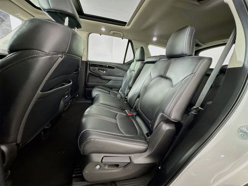 Used 2024 Honda Pilot Touring image 18