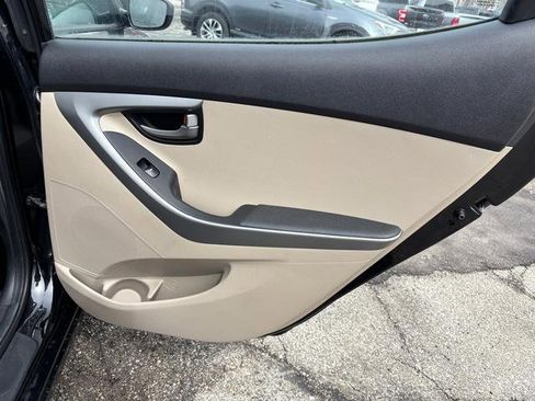 Used 2016 Hyundai Elantra SE image 14