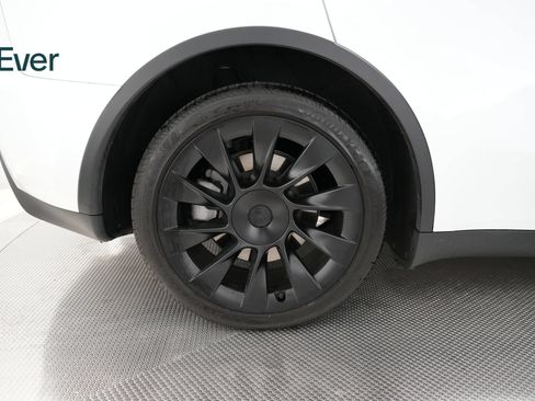 Used 2023 Tesla Model Y Long Range AWD/4WD image 9