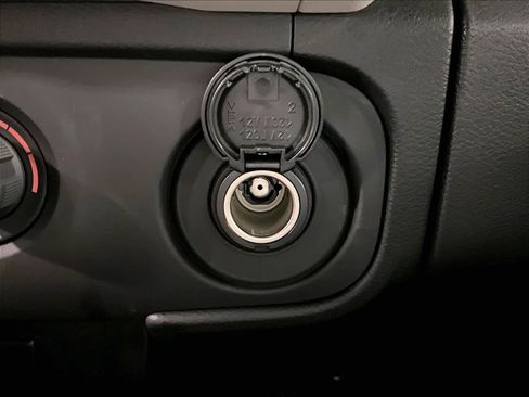 Used 2025 Nissan Frontier SV image 27