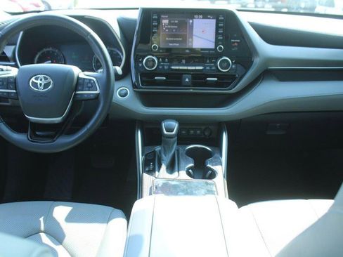 Certified 2020 Toyota Highlander Limited image 11