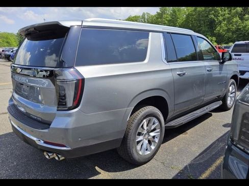 Used 2026 Chevrolet Suburban Premier w/ Sun And Tow Package AWD/4WD image 2