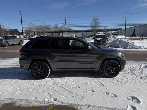 Used 2018 Jeep Grand Cherokee Altitude image 5