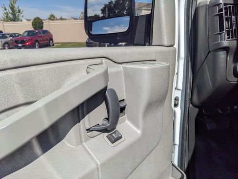 Used 2019 Chevrolet Express 2500 RWD image 22
