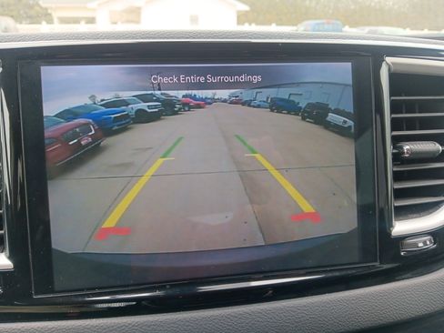 Used 2023 Chrysler Pacifica Touring-L image 12