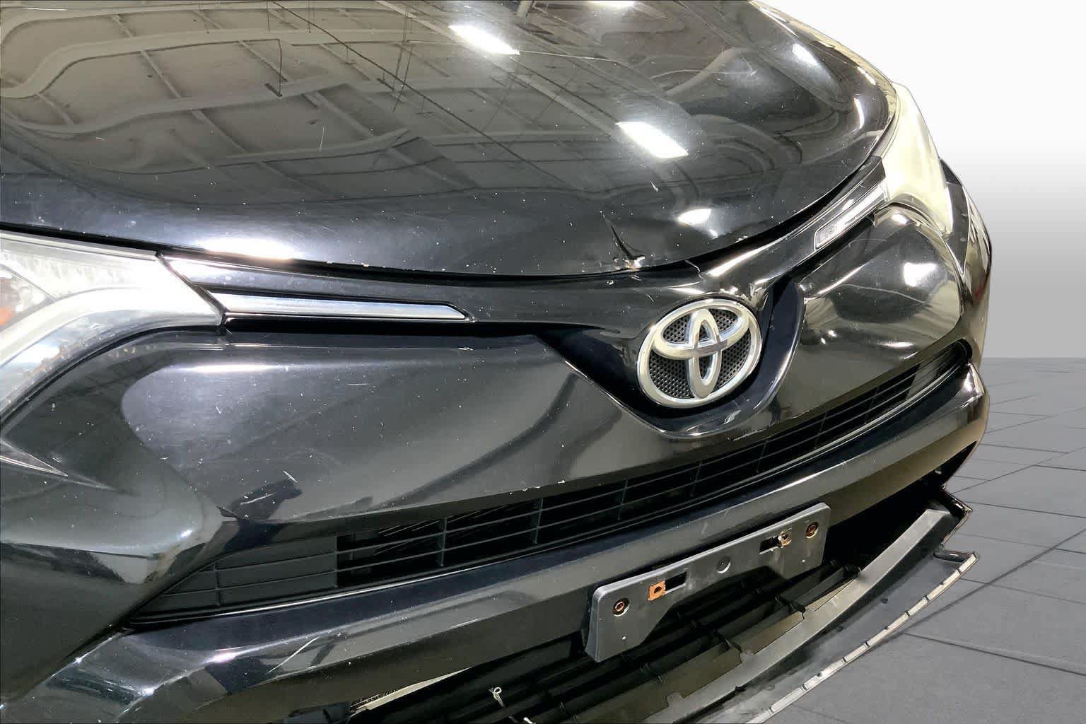 Used 2016 Toyota RAV4 LE AWD/4WD image 30