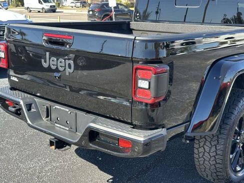 Used 2022 Jeep Gladiator Overland AWD/4WD image 11