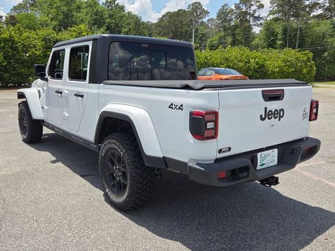 Used 2024 Jeep Gladiator Sport AWD/4WD image 8