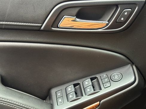 Used 2018 Chevrolet Suburban Premier image 12