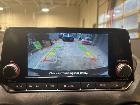 Used 2025 Nissan Sentra S image 17