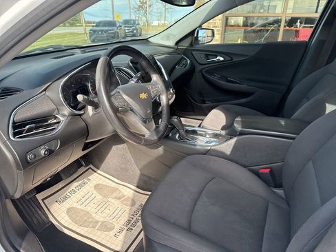 Used 2017 Chevrolet Malibu LT image 27