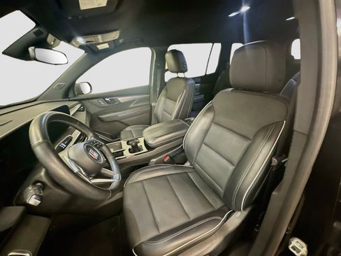 Used 2025 Buick Enclave Preferred AWD/4WD image 13