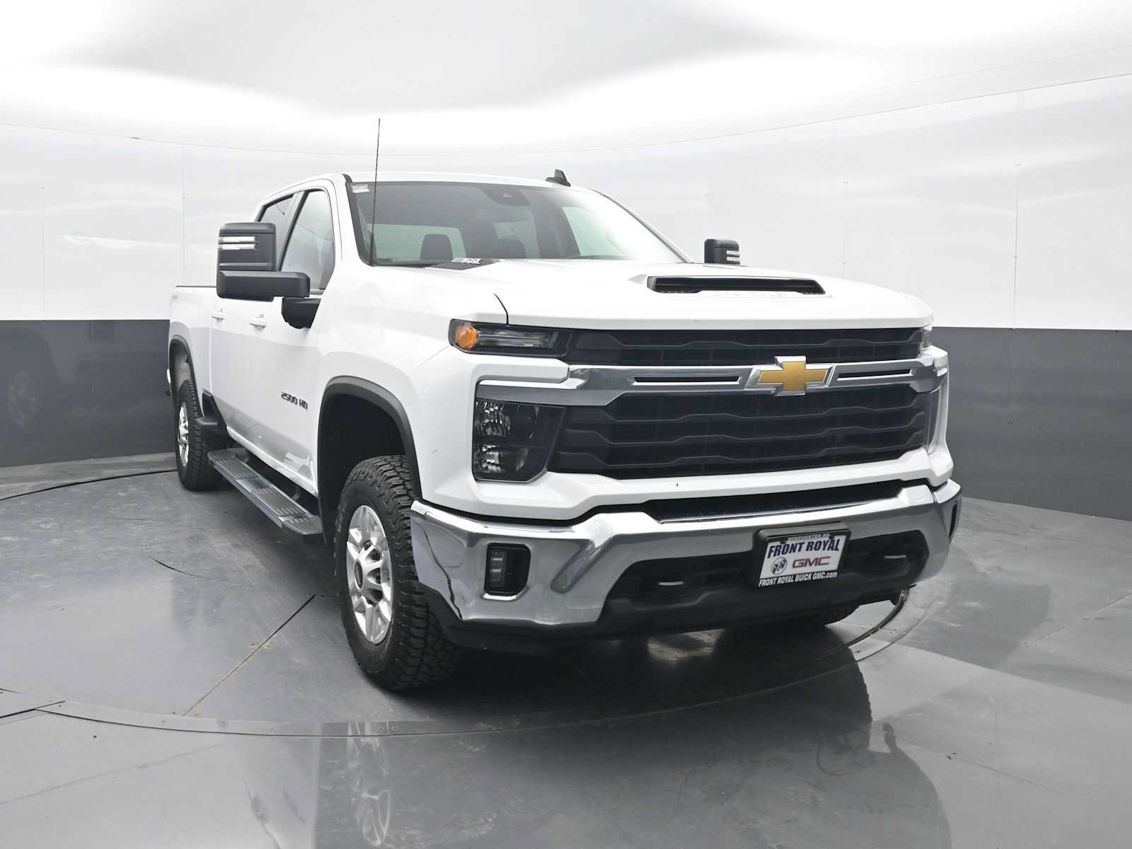 Used 2025 Chevrolet Silverado 2500 LT w/ Convenience Package AWD/4WD image 2