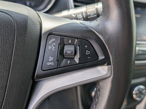 Used 2020 Chevrolet Trax LT w/ LT Convenience Package image 32