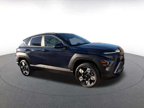 Used 2025 Hyundai Kona SEL image 2