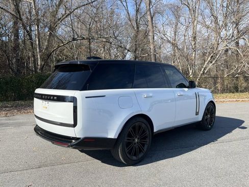 Used 2025 Land Rover Range Rover SE image 2