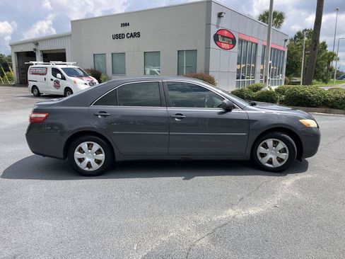 Used 2009 Toyota Camry LE FWD image 6
