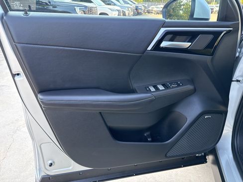 New 2025 Mitsubishi Outlander SE image 5