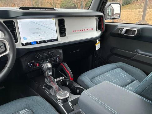 New 2025 Ford Bronco Heritage Edition image 29