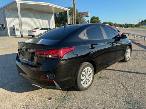 Used 2022 Hyundai Accent SE FWD image 9