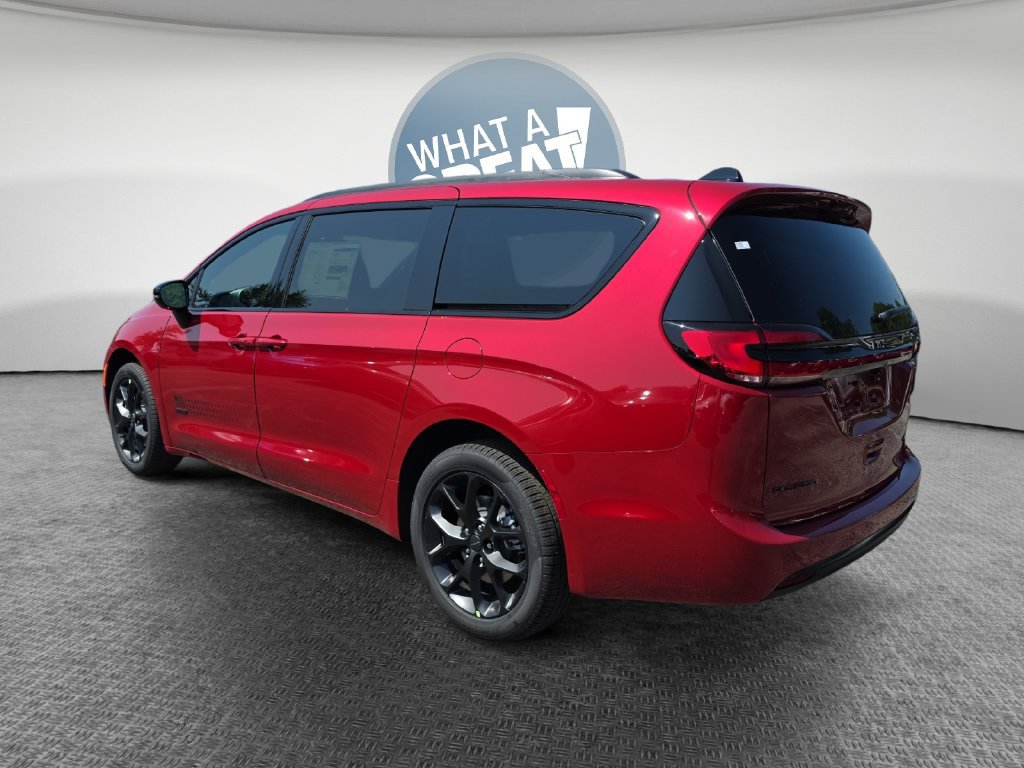 New 2027 Chrysler Pacifica Select AWD/4WD image 6