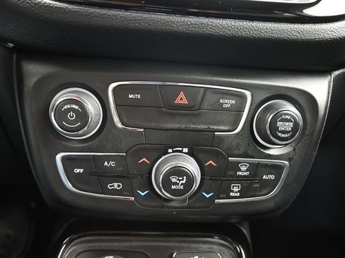 Used 2020 Jeep Compass Limited image 18