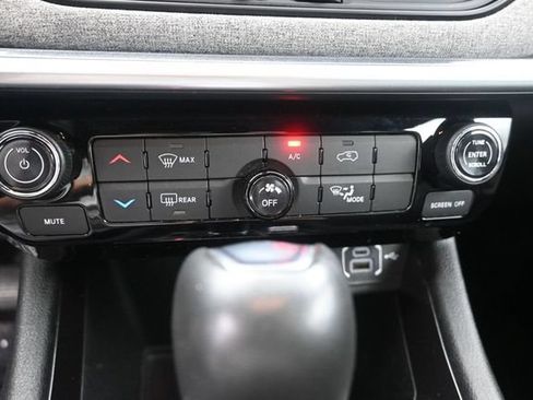 Used 2024 Jeep Compass Latitude AWD/4WD image 22