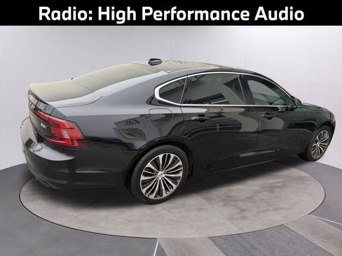 Used 2022 Volvo S90 B6 Momentum image 4