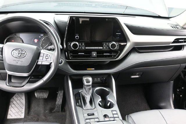Used 2025 Toyota Highlander XLE AWD/4WD image 29