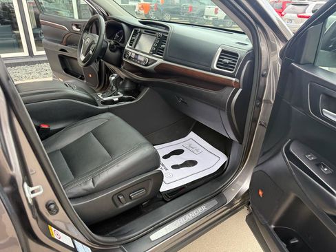 Used 2015 Toyota Highlander Limited AWD/4WD image 16