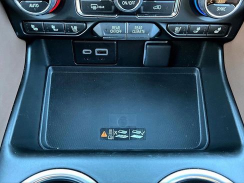 Used 2024 Chevrolet Suburban High Country image 17