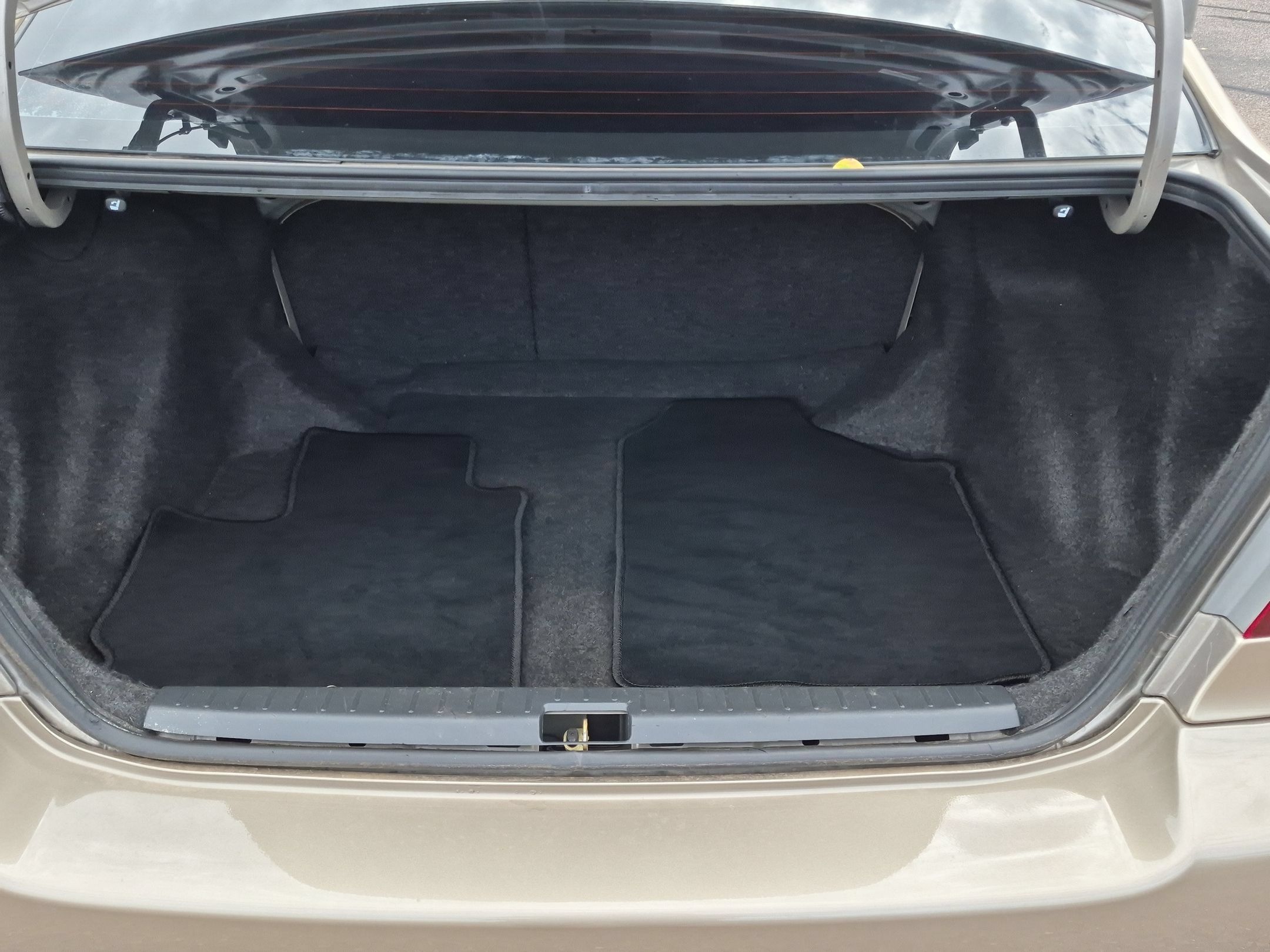 Used 2004 Toyota Corolla CE w/ All Weather Guard Pkg FWD image 2